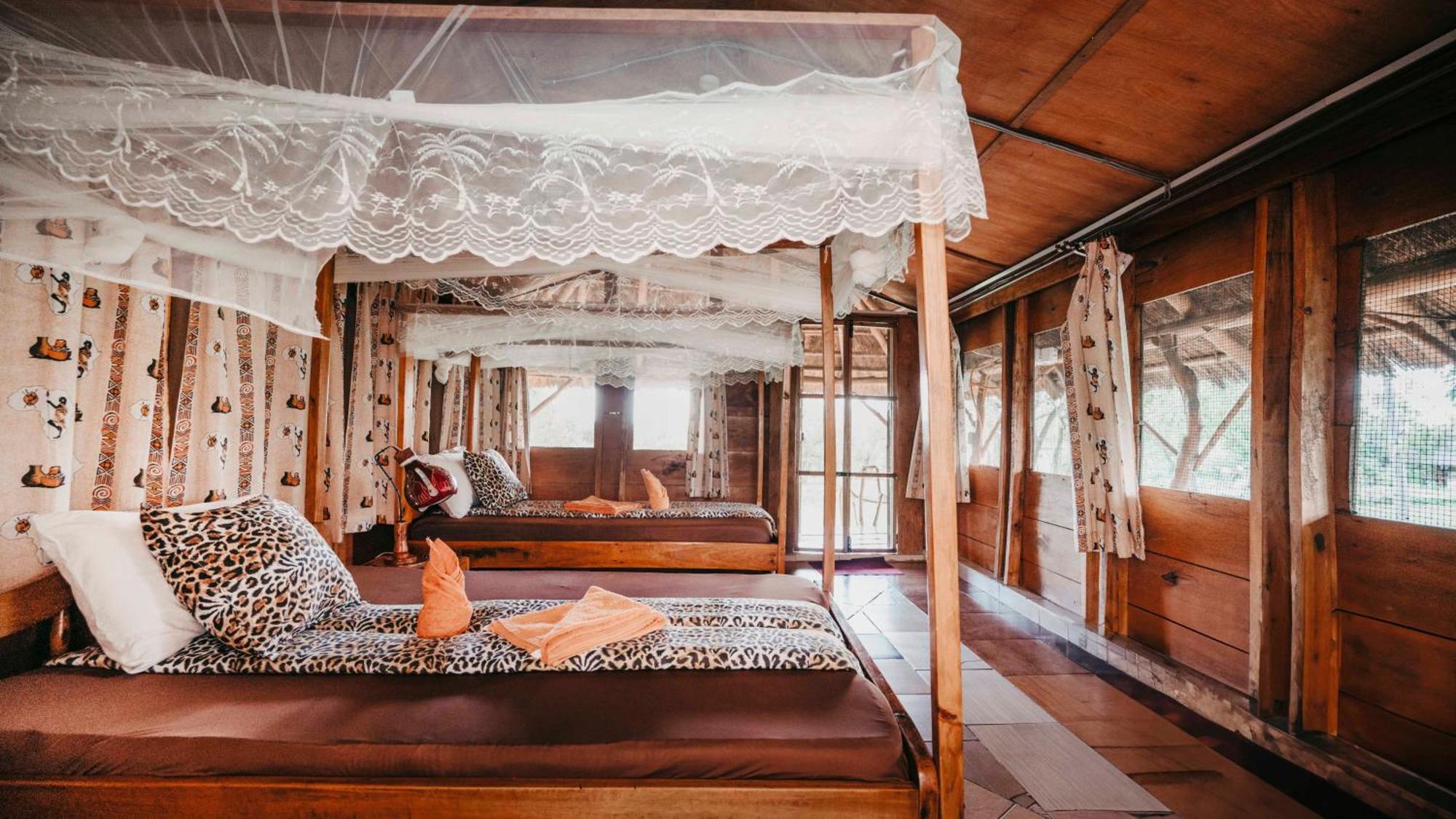 Mama Washindi Lodge Pakwach Exteriör bild